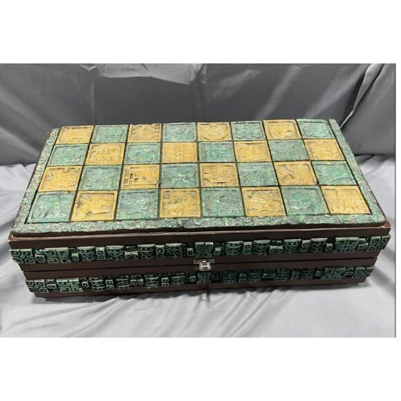 VINTAGE MAYAN VS SPANISH MARBLE CHESS SET IN MARBLE BOXXLARGE